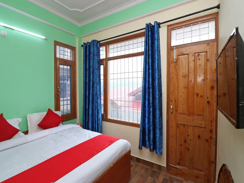 OYO 13421 Home Cozy Hill View 2BHK Chota Shimla