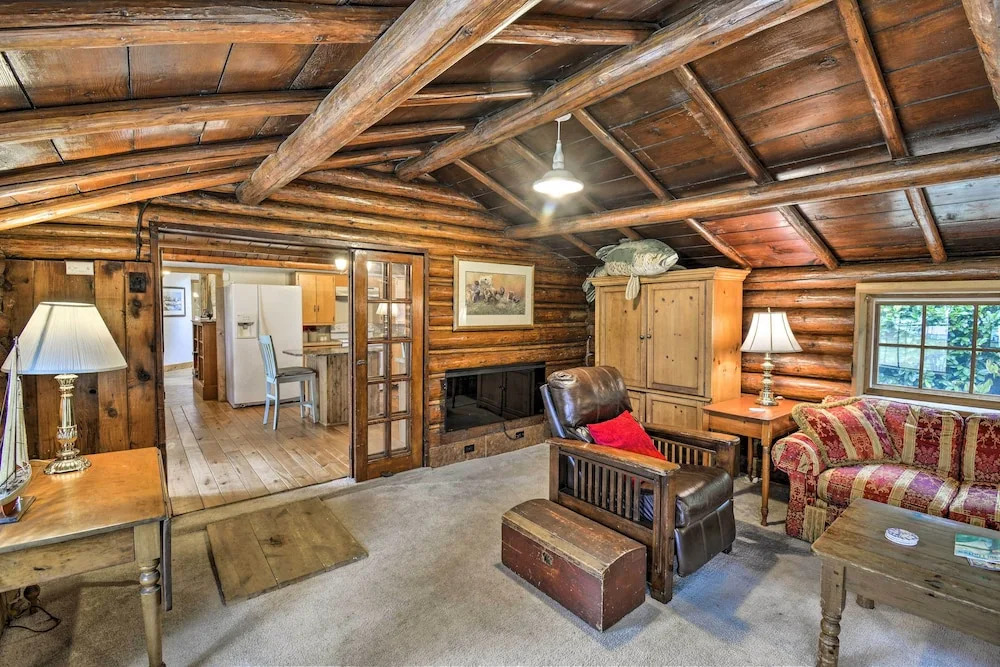 Wheelchair-accessible Belfair Cabin w/ Patio!