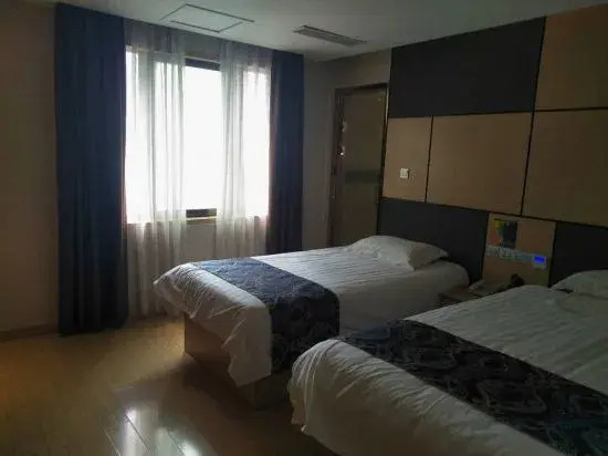 Yayue Hotel (Nanjing East Road Pedestrian Street)