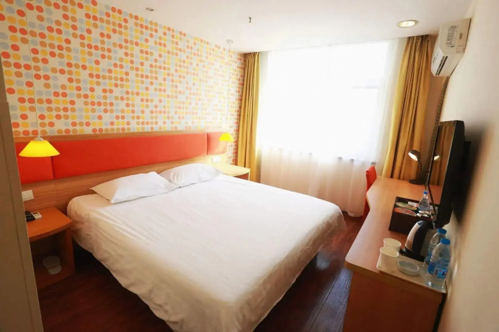 Home Inn Shenyang Xinmin Railway Station Branch