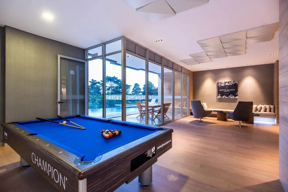 Travelers Orange Suites