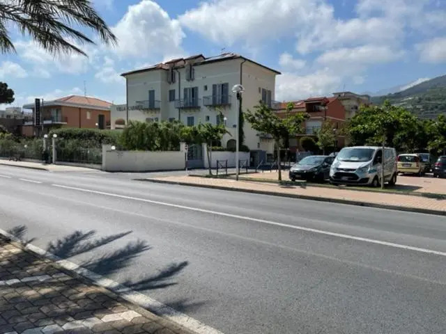 Free parking - 5 Stelle Elegante Suite a 100 mt dal mare