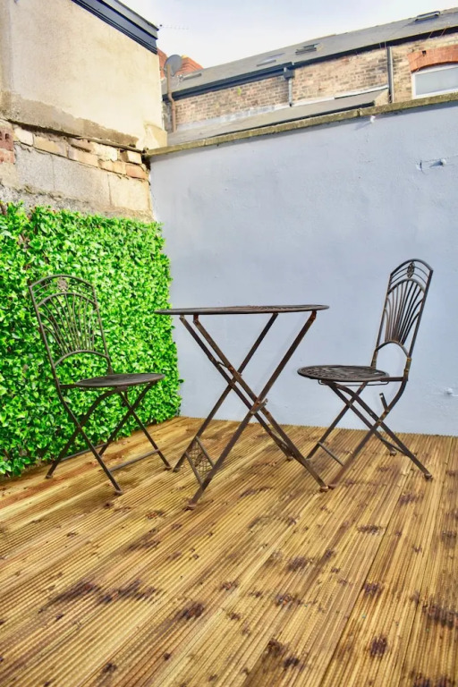 Traditional 4 Bedroom Home in Trendy Ranelagh