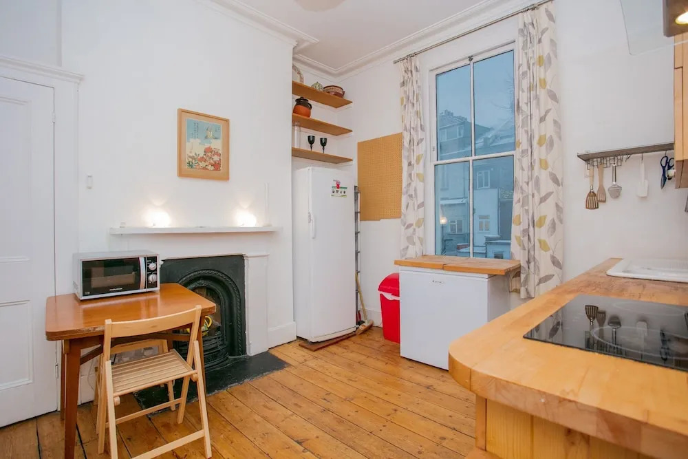 3 Bedroom Flat In Highbury