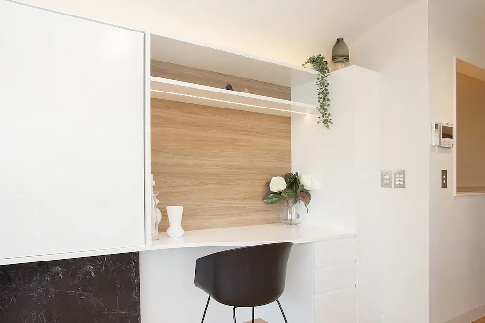 Perfect Located 2-bed With Spacious Balcony & BBQ