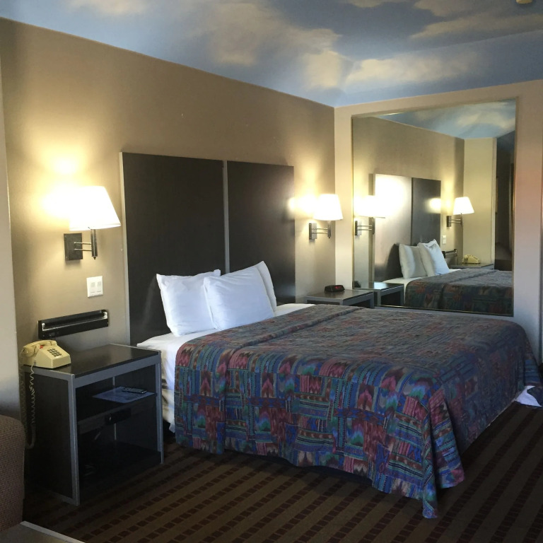 Camelot Inn & Suites Veterans Memorial NW Houston