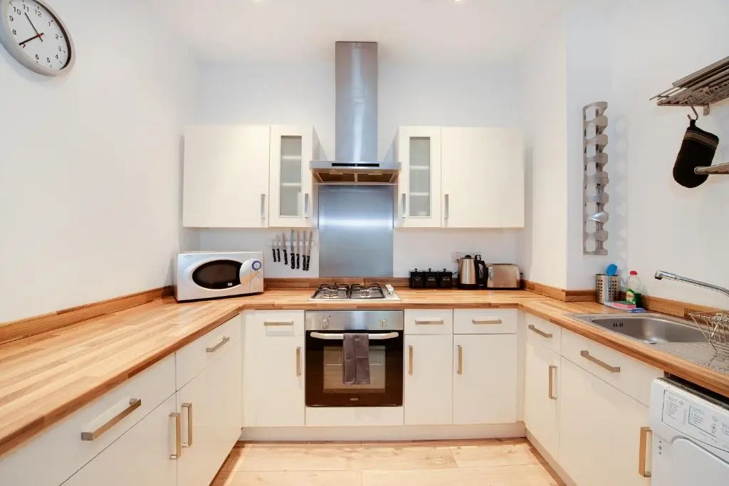 Great family flat just 10 mins walk to beach