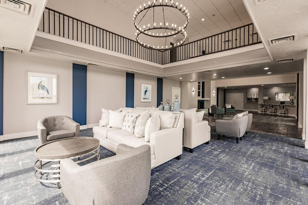 Landing Apartments Near HCA Florida Fawcett Hospital