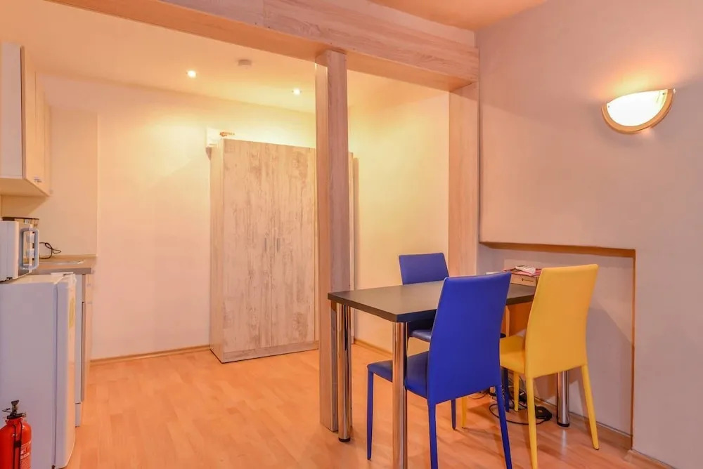Cosy Top Floor Studio on Patriarh Evtimiy Blvd