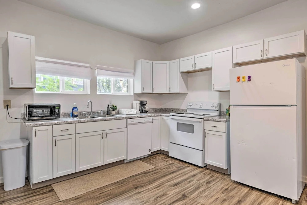 Charming Indianapolis Home ~ 4 Mi to Dtwn!