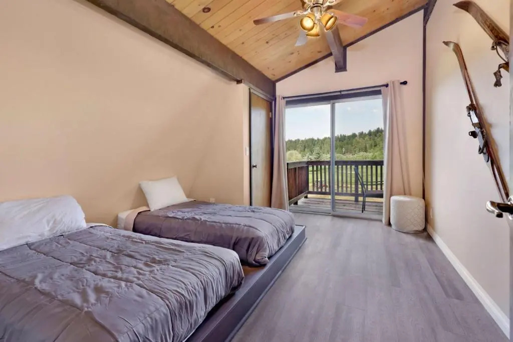 Bear Cabin - 1976 by Big Bear Vacations