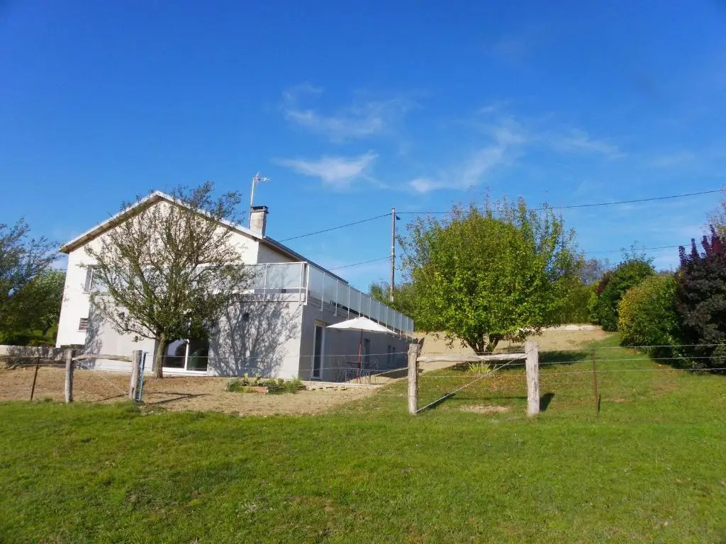 Gîte moderne avec accès indépendant, proche centre-ville et Thermes, terrasse et équipements inclus - FR-1-589-57