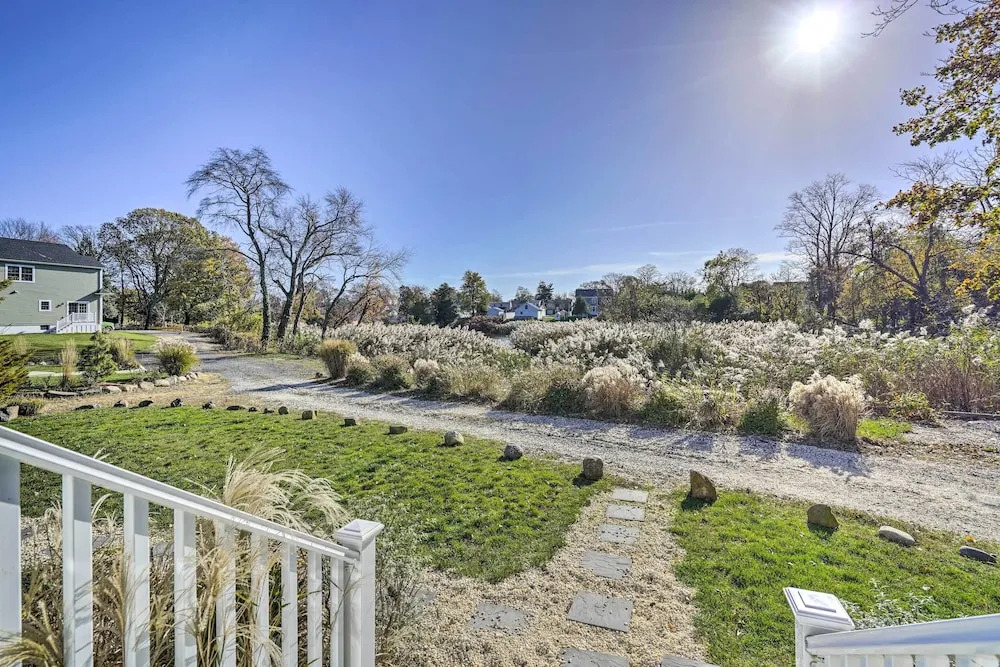 Charming Spring Lake Retreat, 1 Mi to Beach