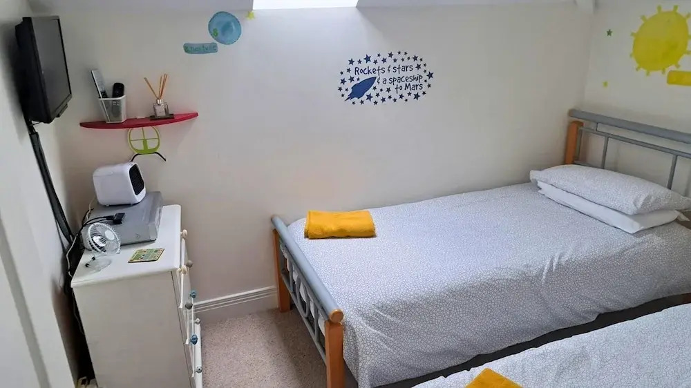 Shell Hill 3-bed Apt, Sleeps 6, 15 Mins to Beach