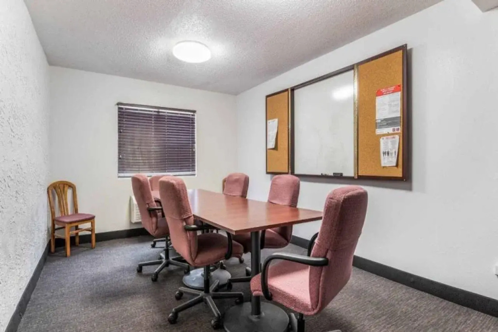 Motel 6-Elk Grove Village, IL