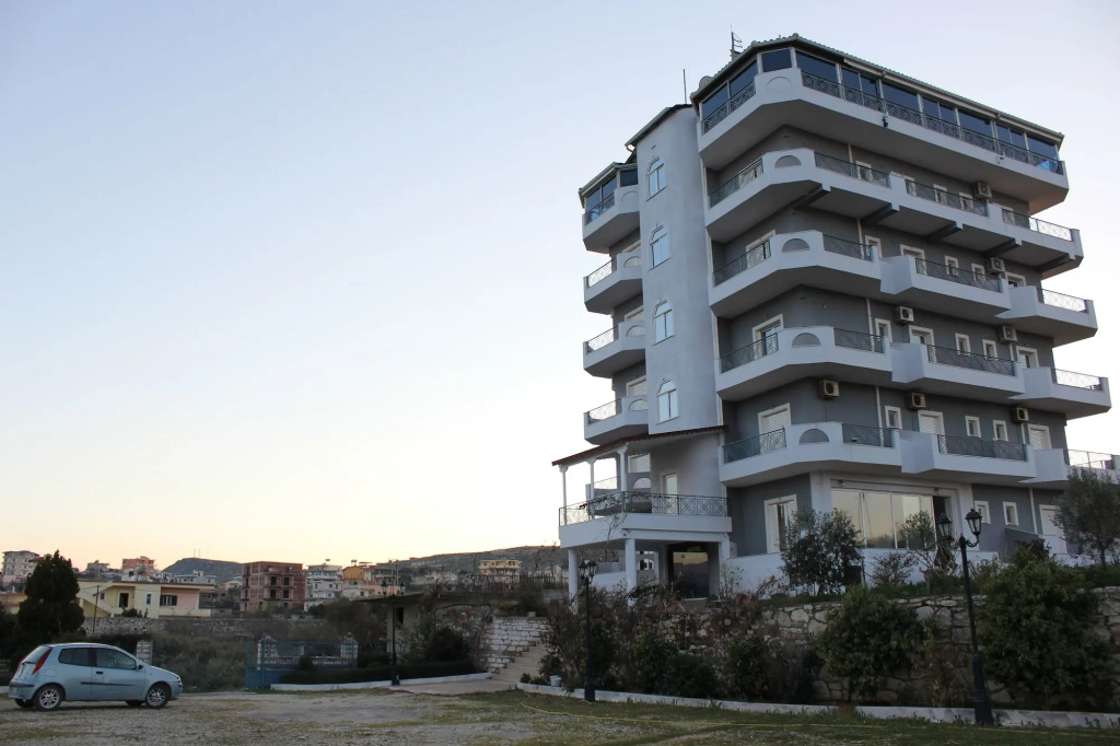 Sunny Hotel