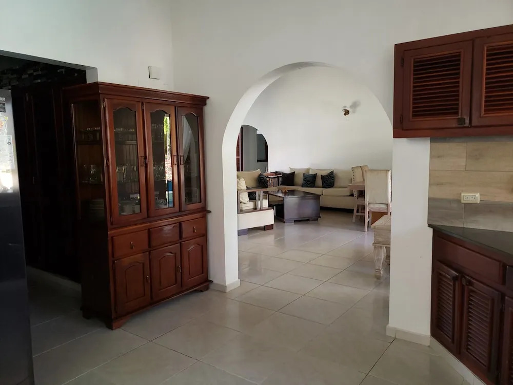 Villa 6 Bedrooms Guests Friendly