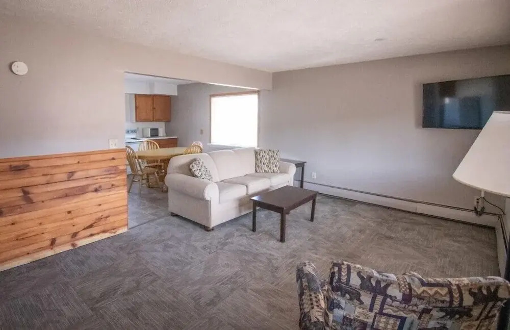 Superior Motel & Suites