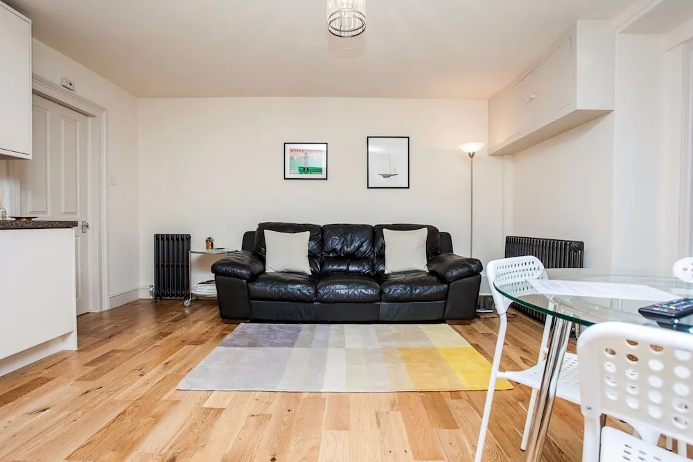 Bright &Spacious Central 1 Bed Basement Flat