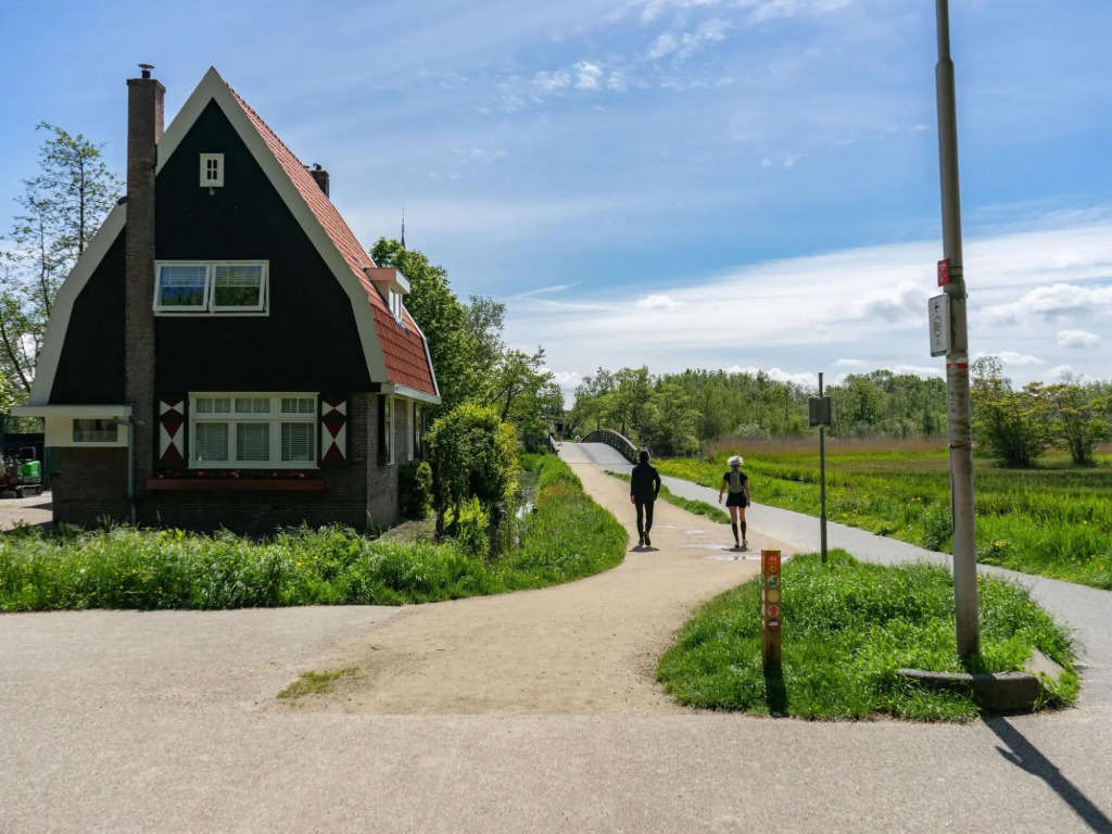 Well-maintained chalet on the outskirts of a holiday park, near Amsterdam