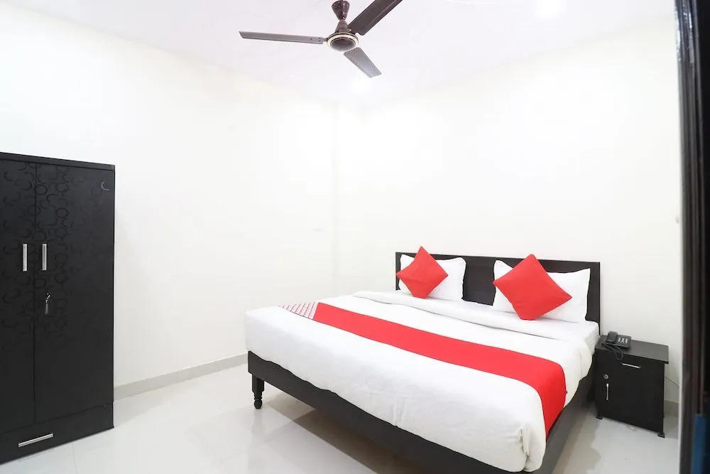 OYO 49097 Comfort Palace