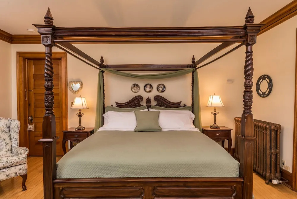 Honeybee Inn Bed & Breakfast