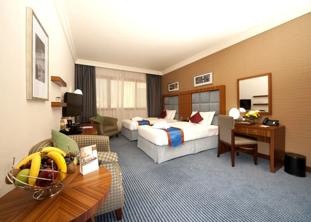Отель City Seasons Al Hamra Hotel