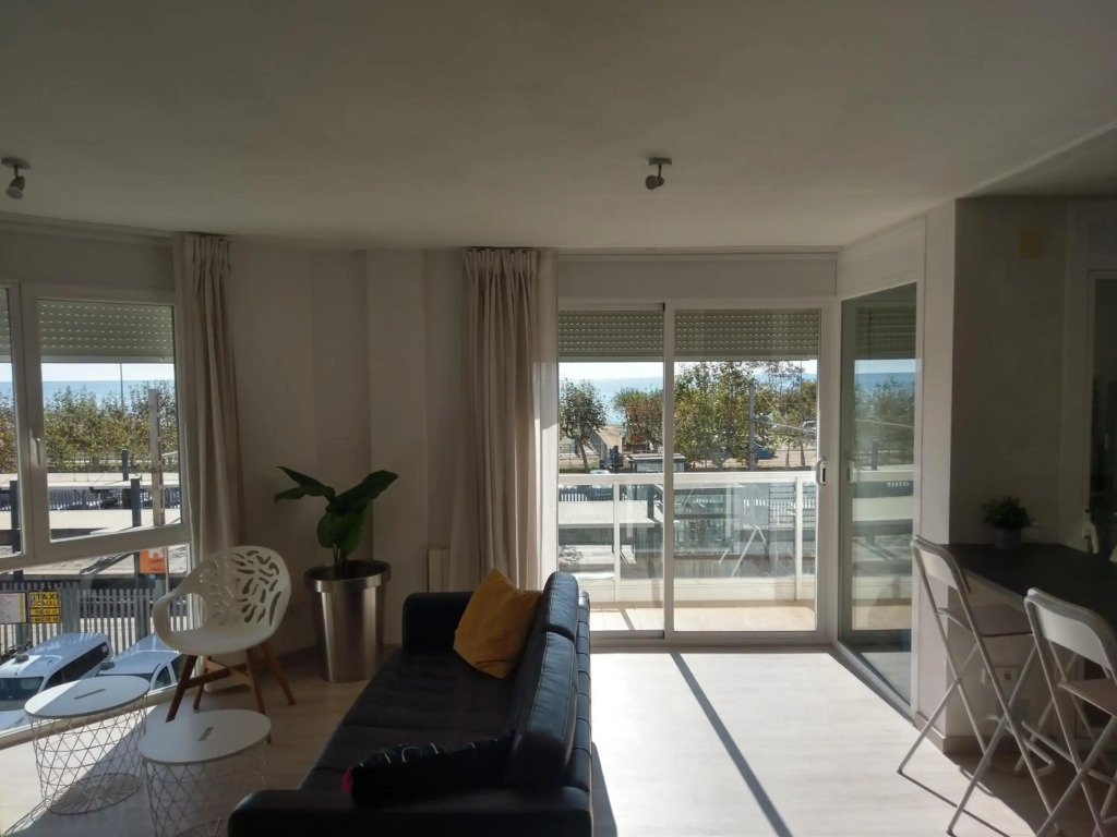 Luxury Apartment Accommodation, next to beach & train station Calella