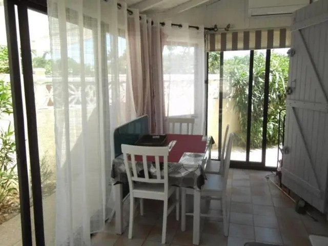 50m de la plage, adorable maison climatisée 2 chambres 5 couchages parking privatif LRVM52