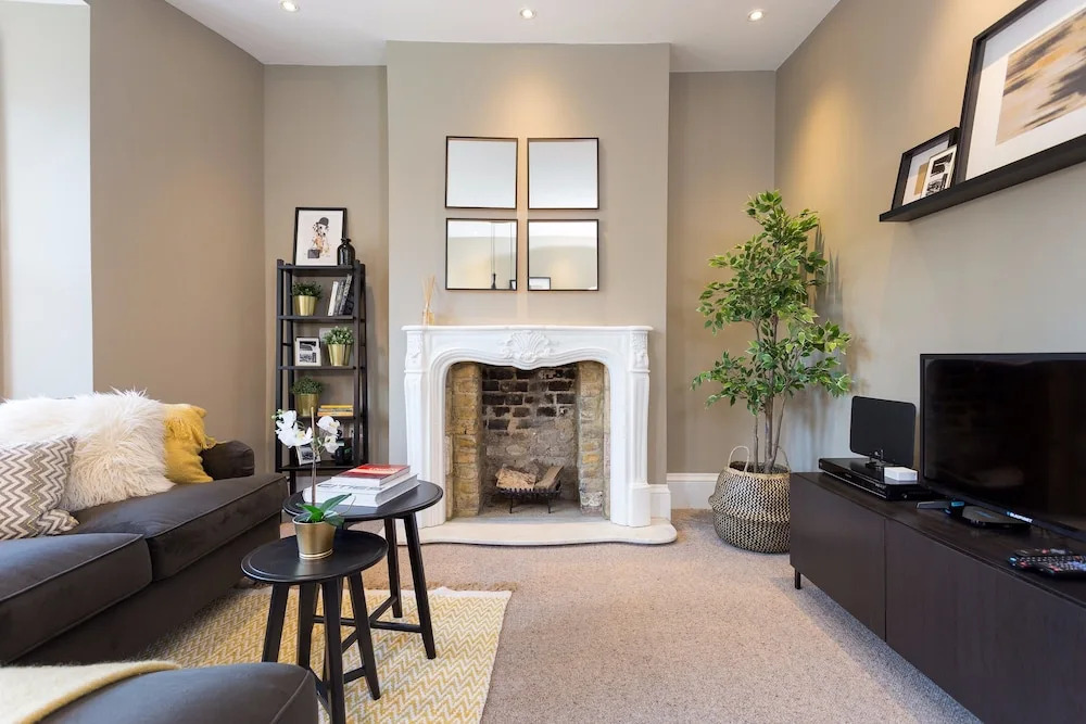 2 Bedroom Flat in Wandsworth Close to Tube Station