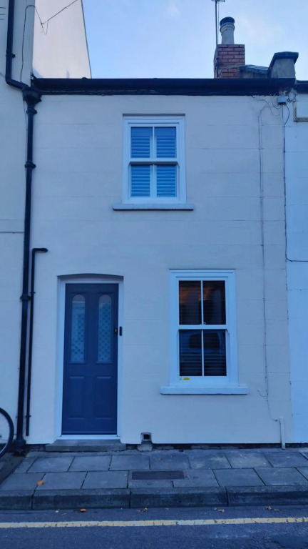 Town Centre House with free parking