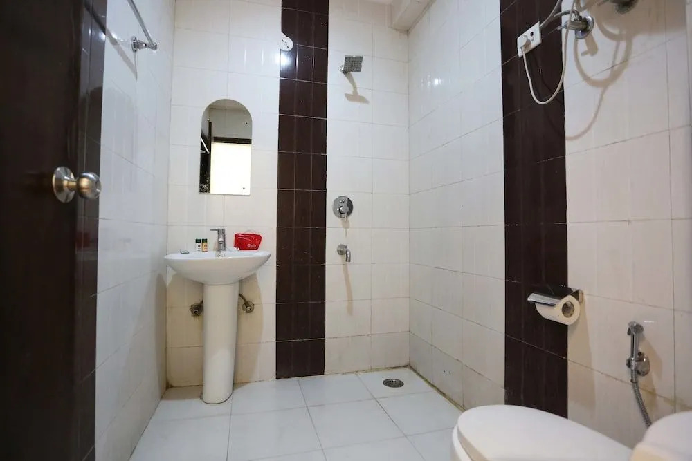 OYO 10048 Hotel Aditya Inn