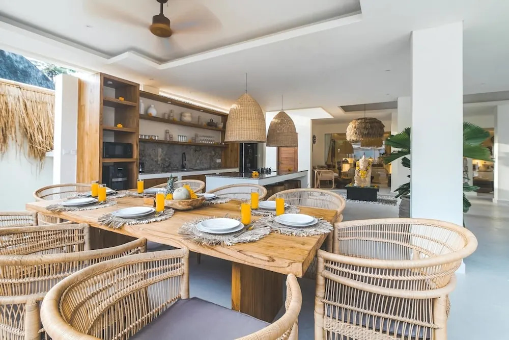 Villa Selaanc - Luxury 4BR Villa with Private Pool, Walking Distance to Seseh Beach