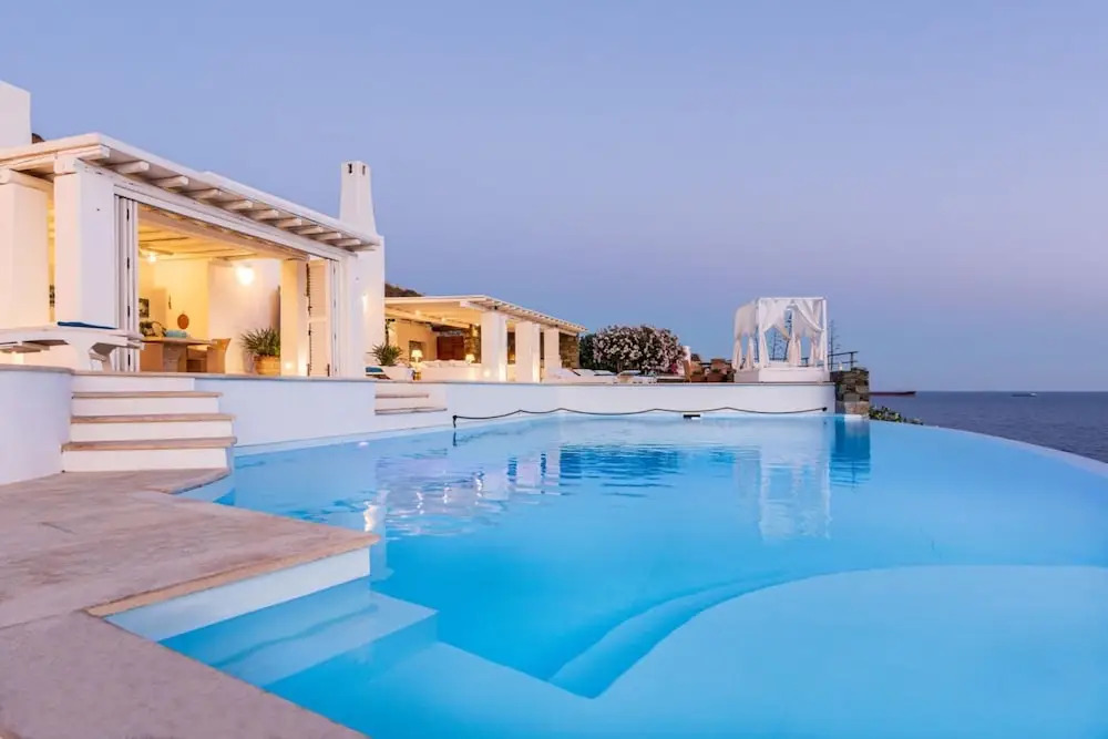 Inviting 8-bed Villa in Ermoupoli - Villa Blueros