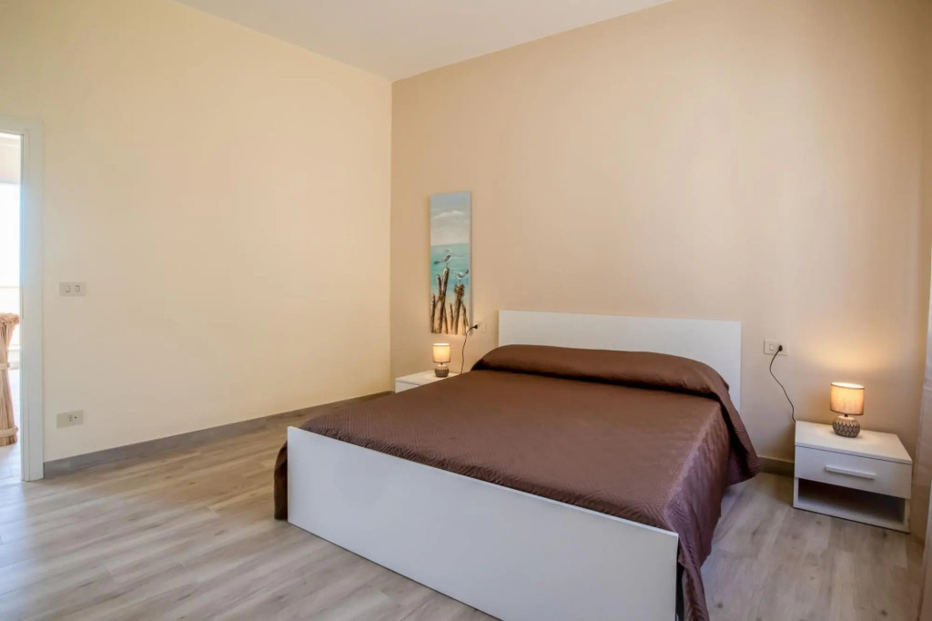 Three-room apartment with terrace sunrise view from the sea-Alba Del Mare