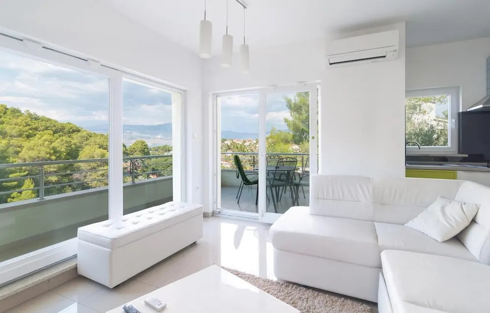 Amazing Home In Supetar