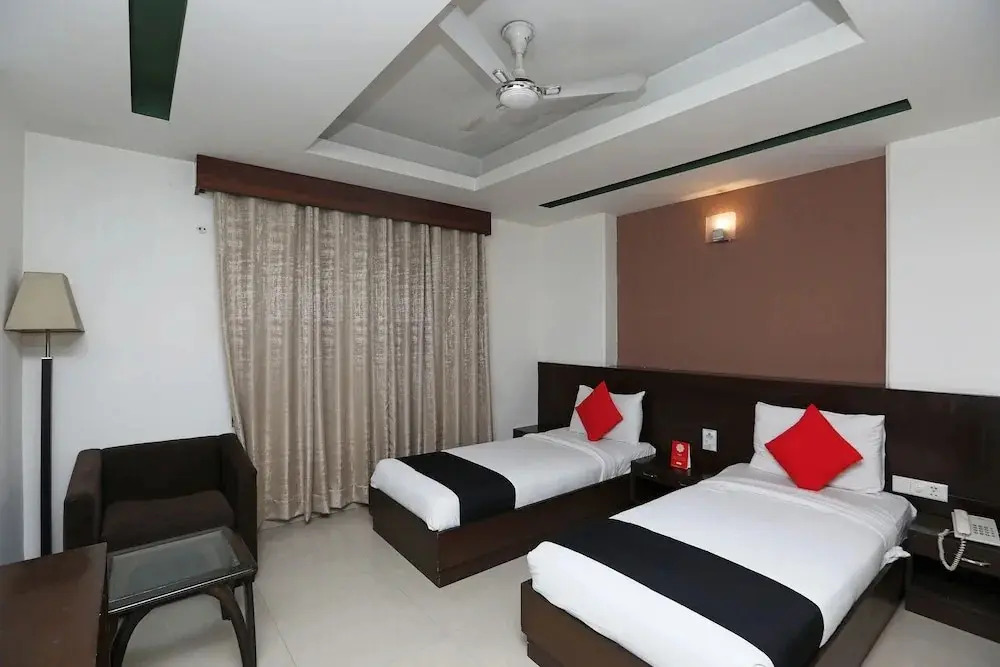 Hotel Impress By RMR Hotels