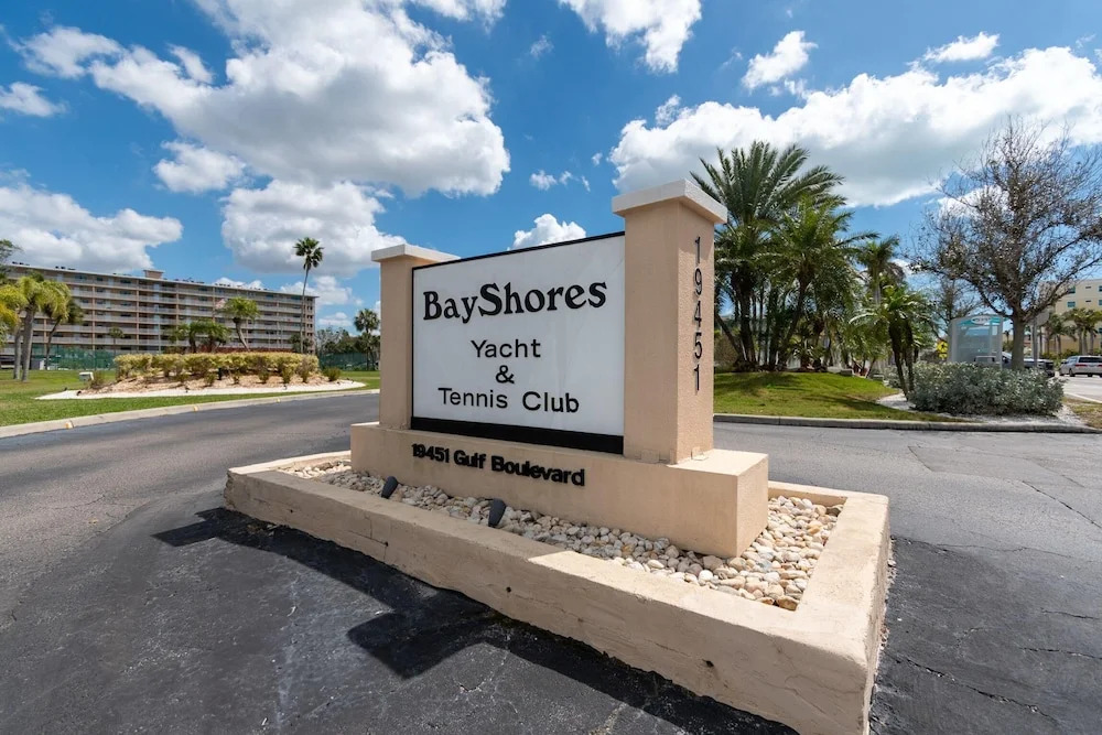 Bayshore Yacht & Tennis 211 - Premier