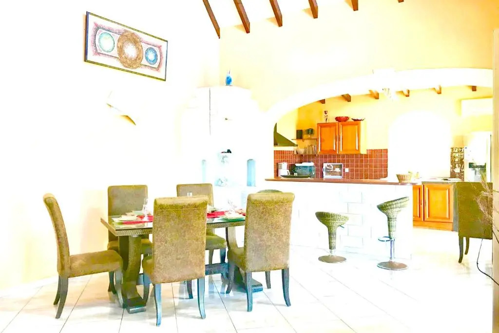 Spacieuse villa à Deshaies avec piscine privée