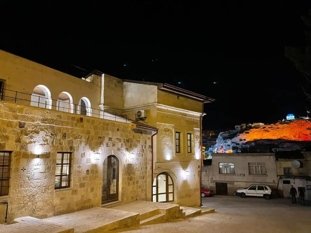 Evanthia Cave Suites