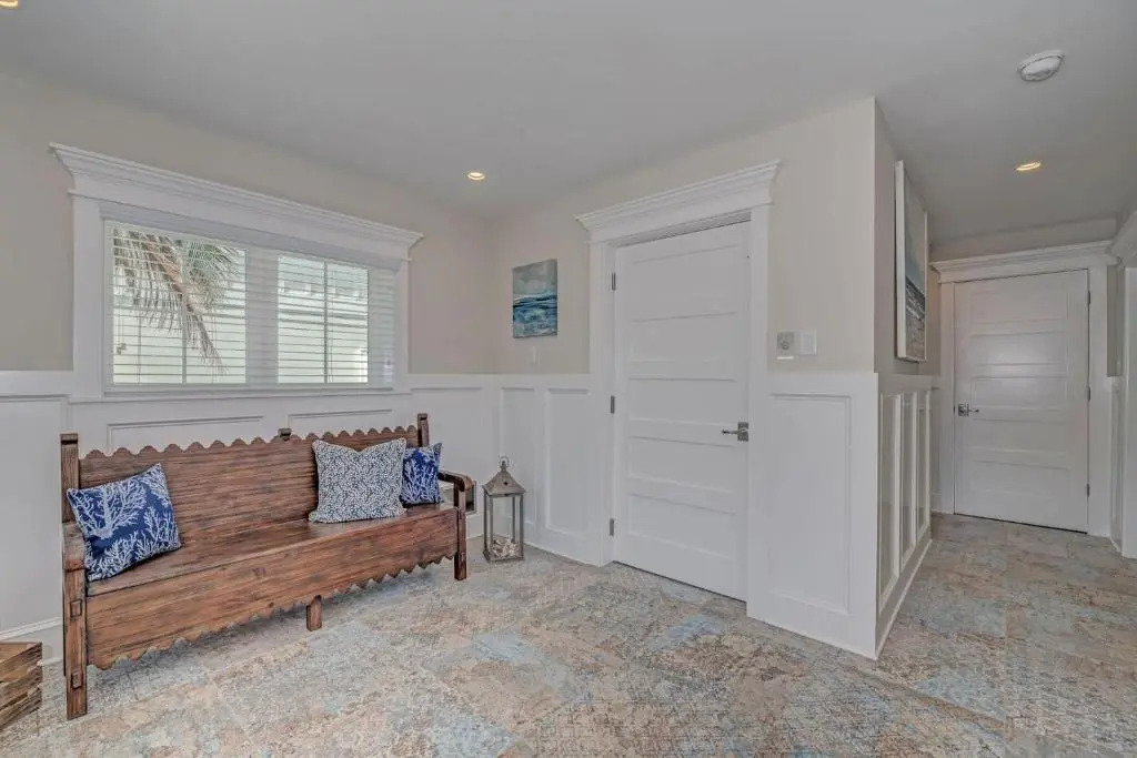 4 bed 4 and a half bath SLEEPS 10 elevator Heated Pool Spa Free WiFi boat dock