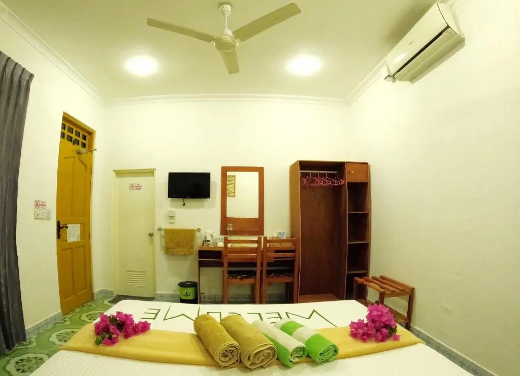 Adroit Beach Inn