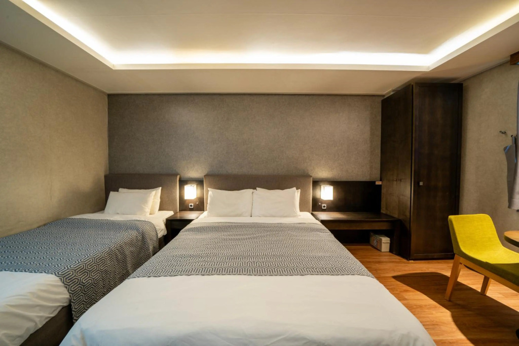 I-check Hyunjin Hotel