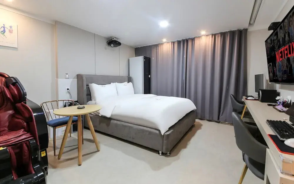 Continew Hotel