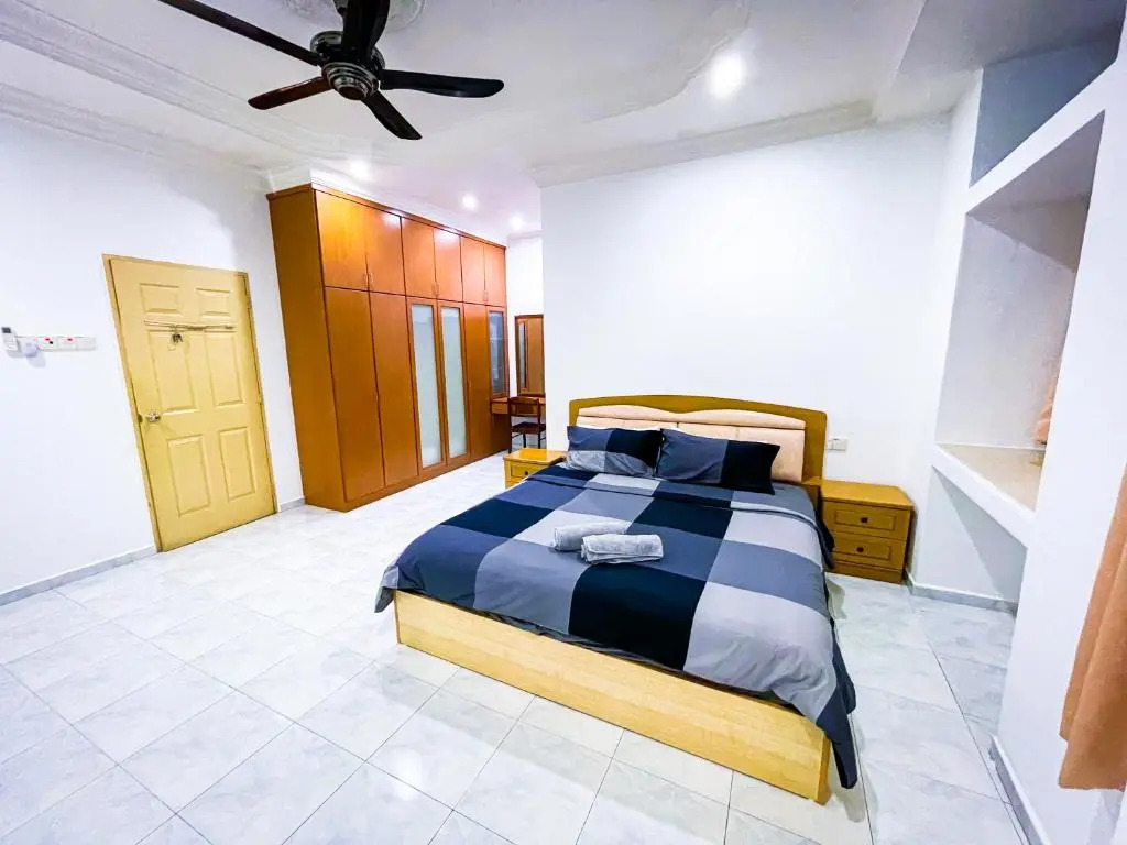 Tupai Mas Semi-D 4BR 2mins to LakeGarden & Zoo