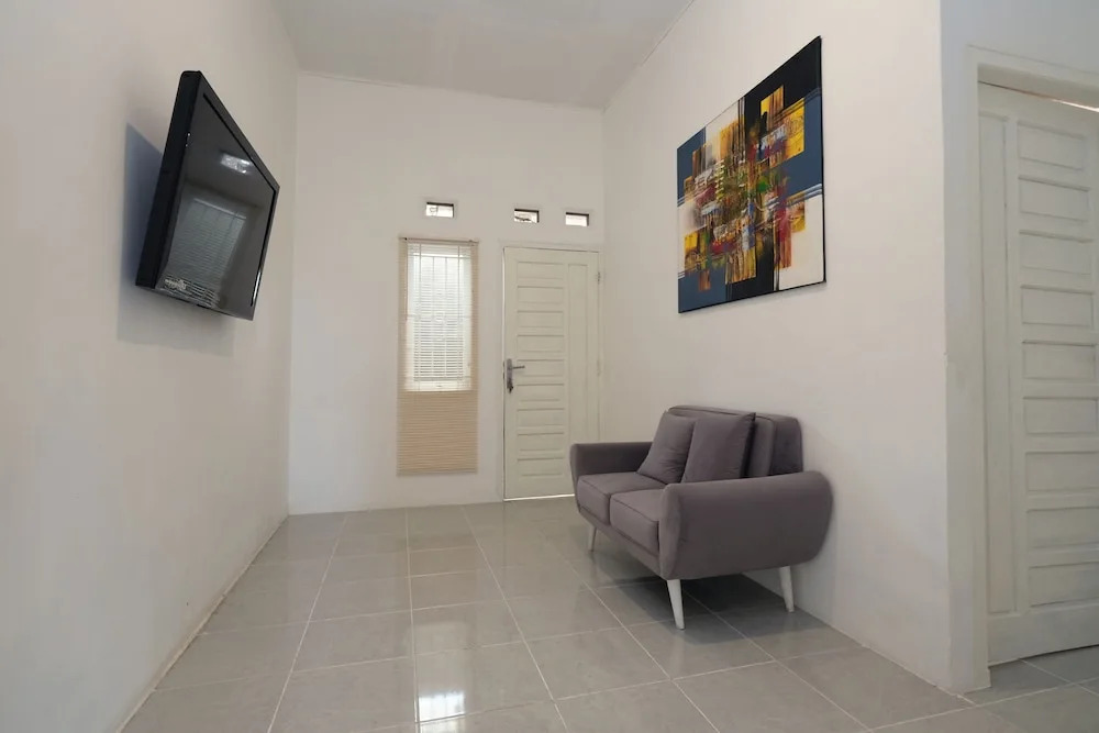 OYO 2551 Dewi Residence 2
