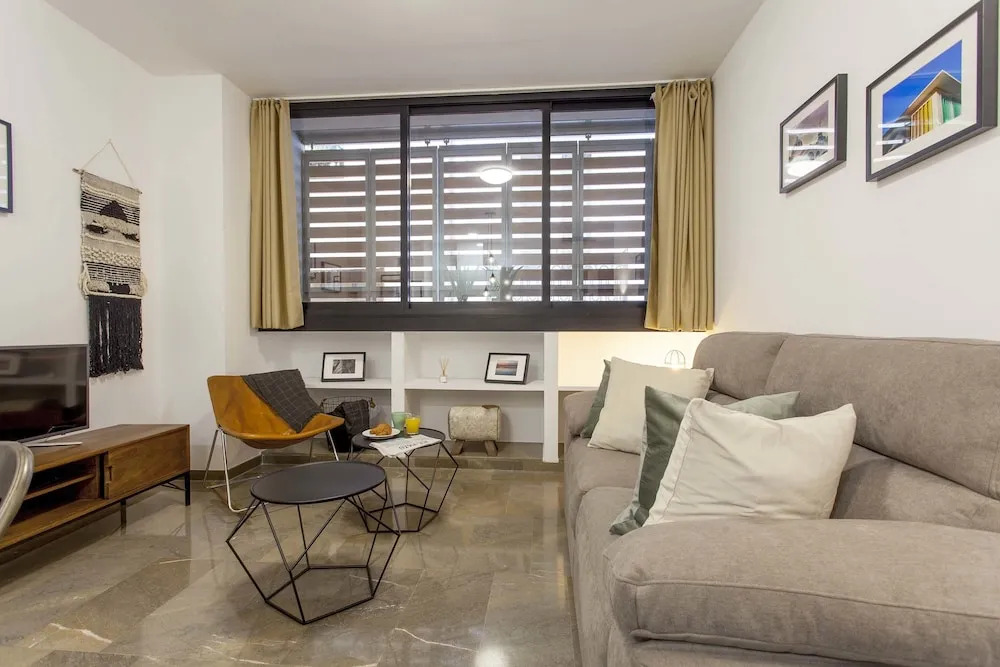 Valencia Flat - Historical Center 1