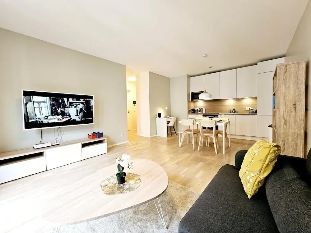 Cozy one bedroom with convenient parking