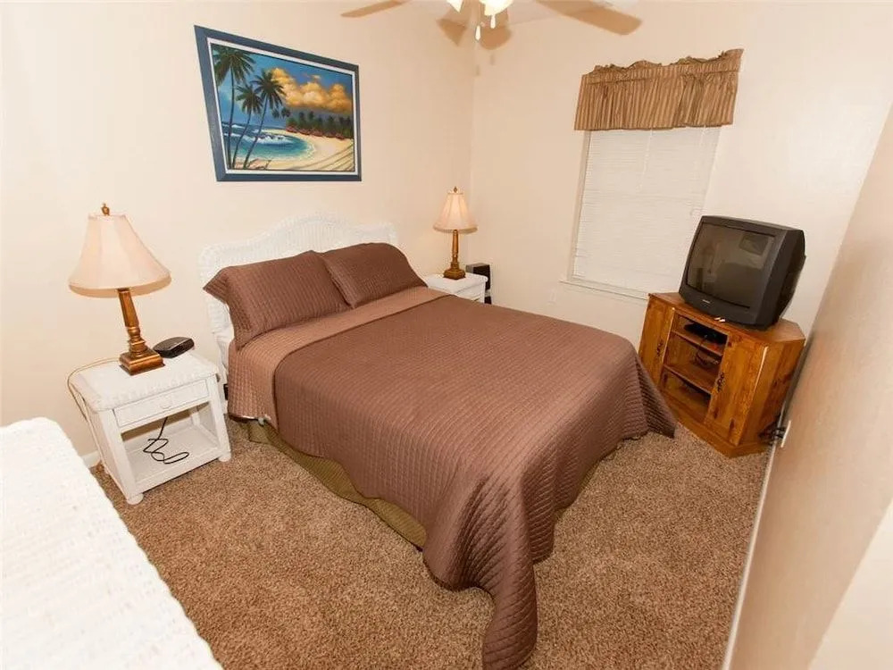 Phoenix X 604 - 3 Br condo by RedAwning