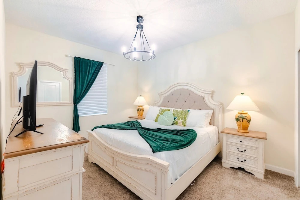 Lakeview Luxury 9 Bedroom & 5 Bathroom w Private Pool